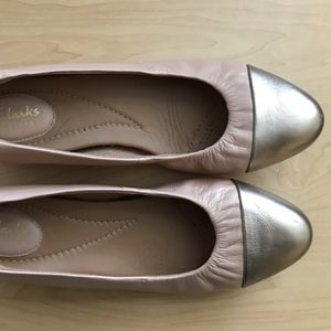Women's Clarks artisan flats 8.5, like new